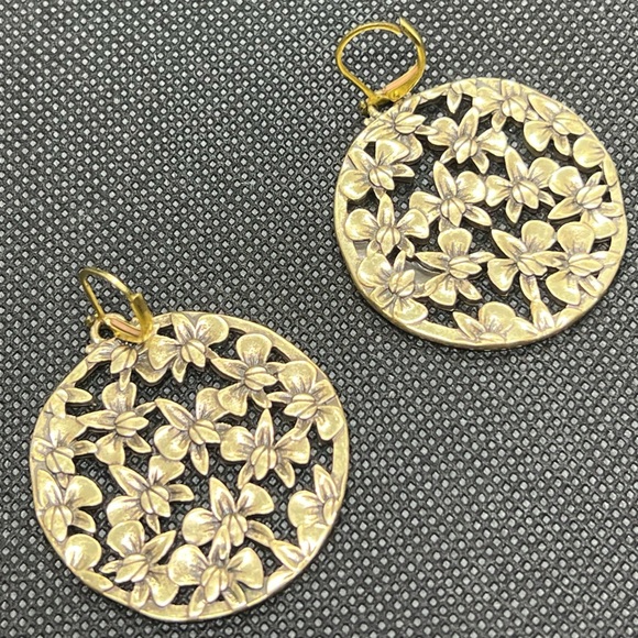 Vintage brassy toned orchid collage round dangle earrings. - Picture 5 of 6